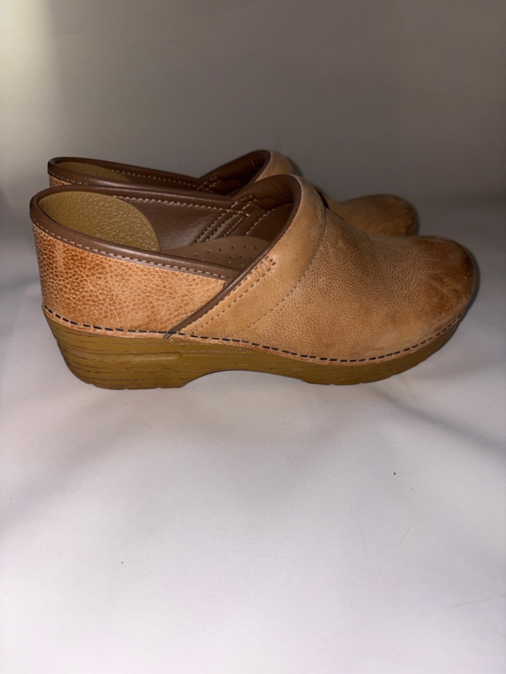 Dansko Professional Honey Distressed Heritage Clog Slip-Ons size 39 - Picture 7 of 8
